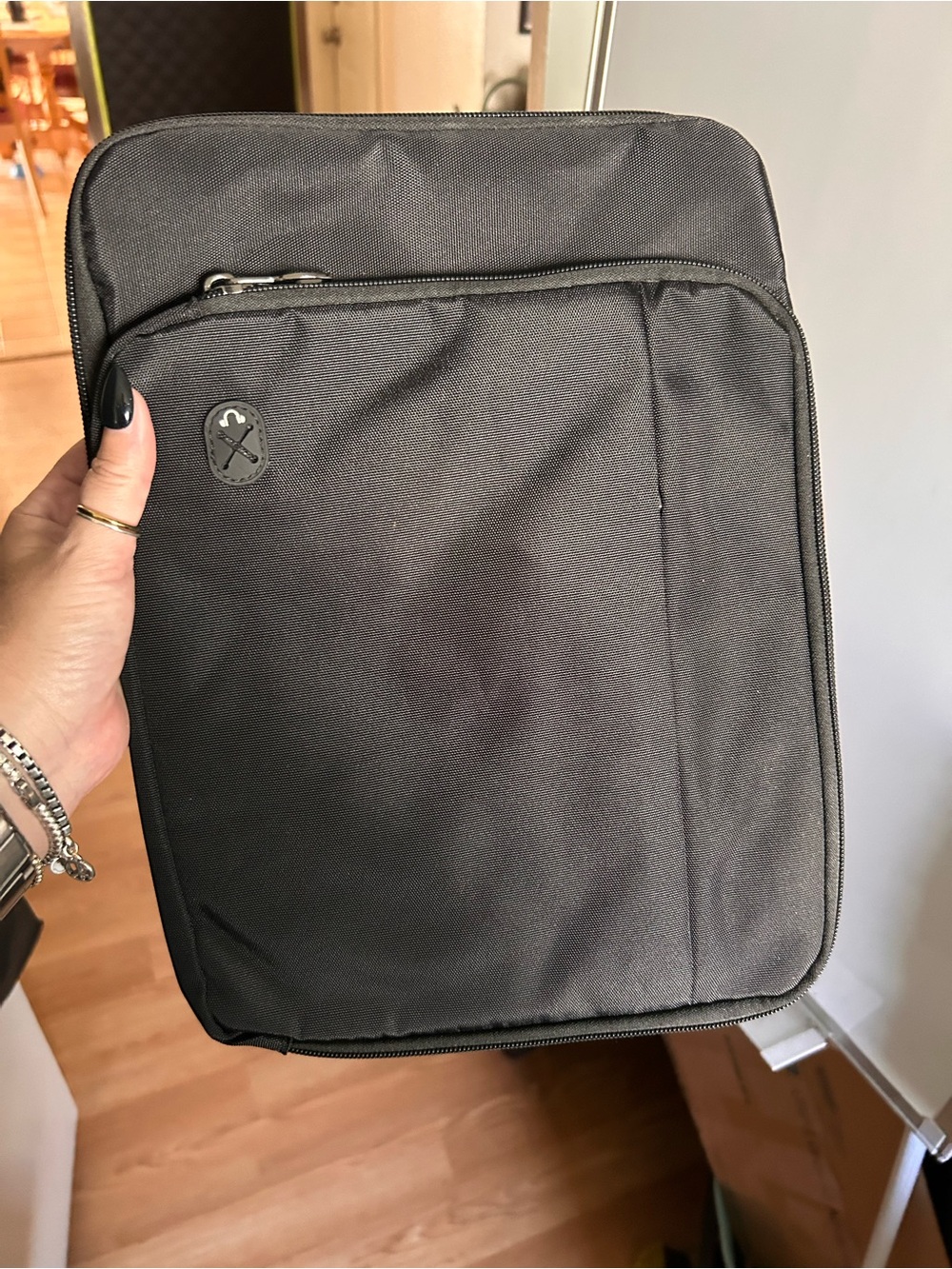 Black ipad l/laptop carry case